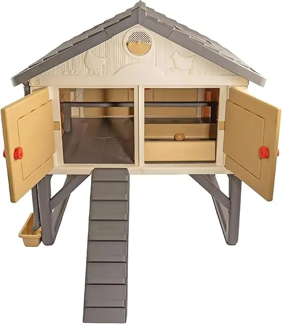 Chicken Coop, Spacious Design for 5 Hens, Durable UV-Protected Plastic, Easy Assembly, Secure Locking Doors